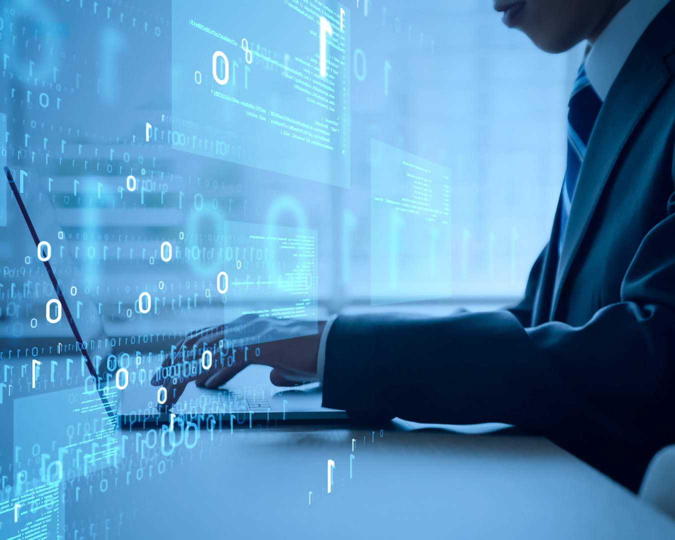 Inżynier DevOps pracuje przy laptopie; nałożony kod symbolizuje Infrastructure as Code i automatyzację.